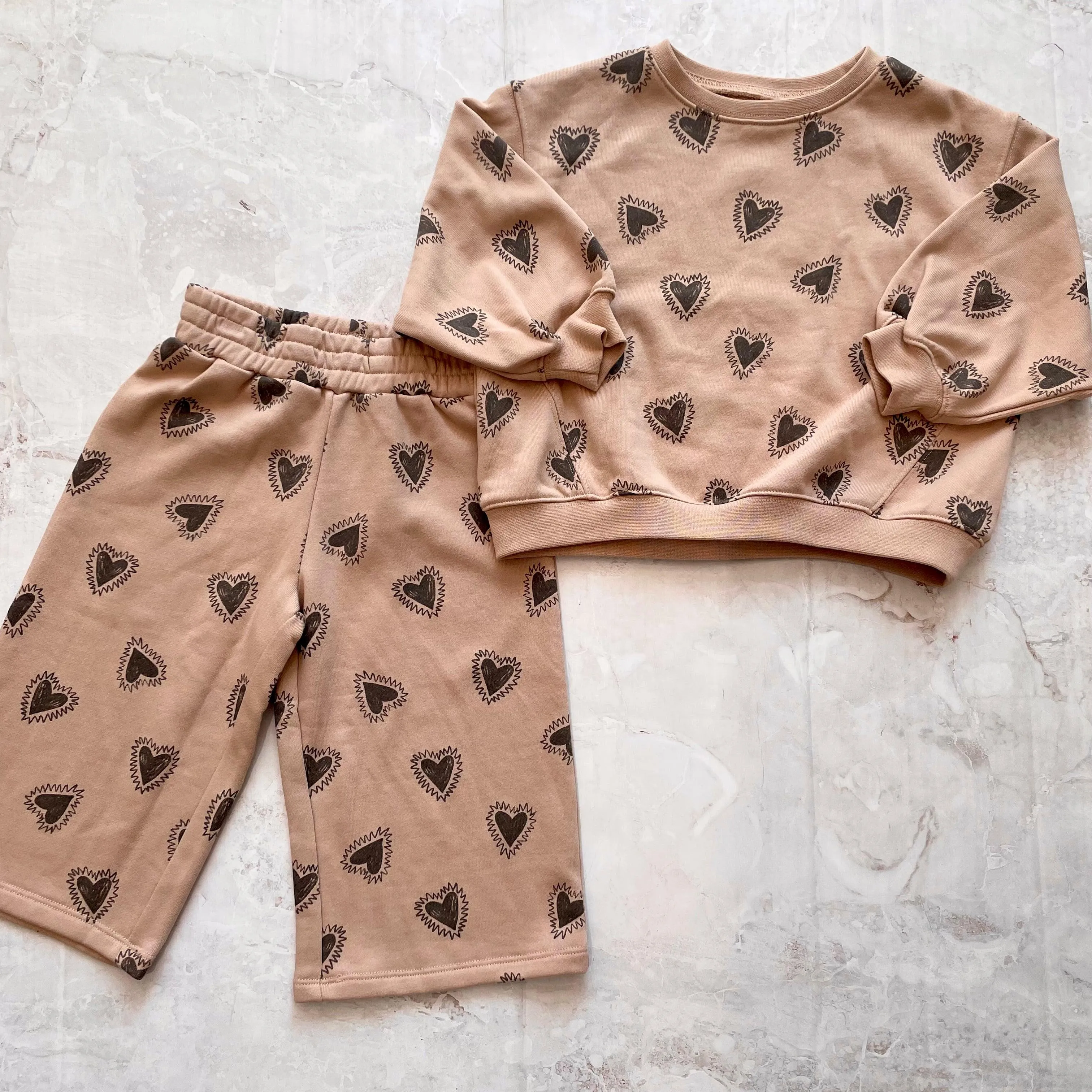 Girls Sets | 2 PCS: Oversized Sweatsuit - Hearts| Rylee and Cru