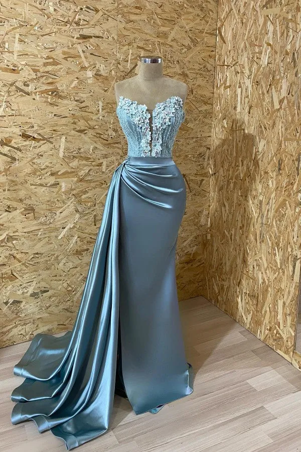 Glamorous Mermaid Evening Gown with Intricate Appliques and Daring Split