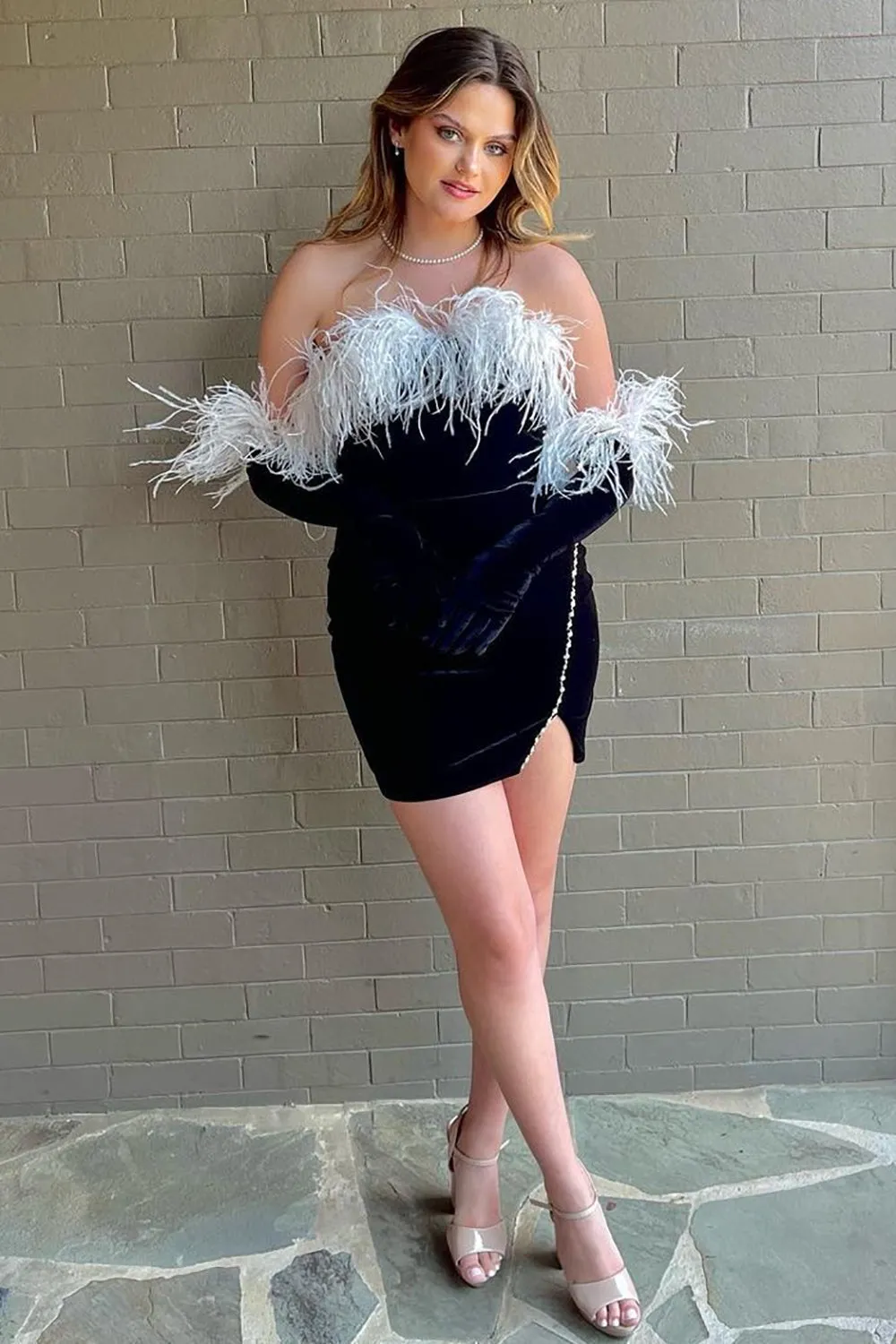 Stylish Sheath Strapless Black Short Homecoming Dress with Feather